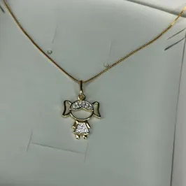 Pingente Menina Cravejado - Banhado a Ouro 18K