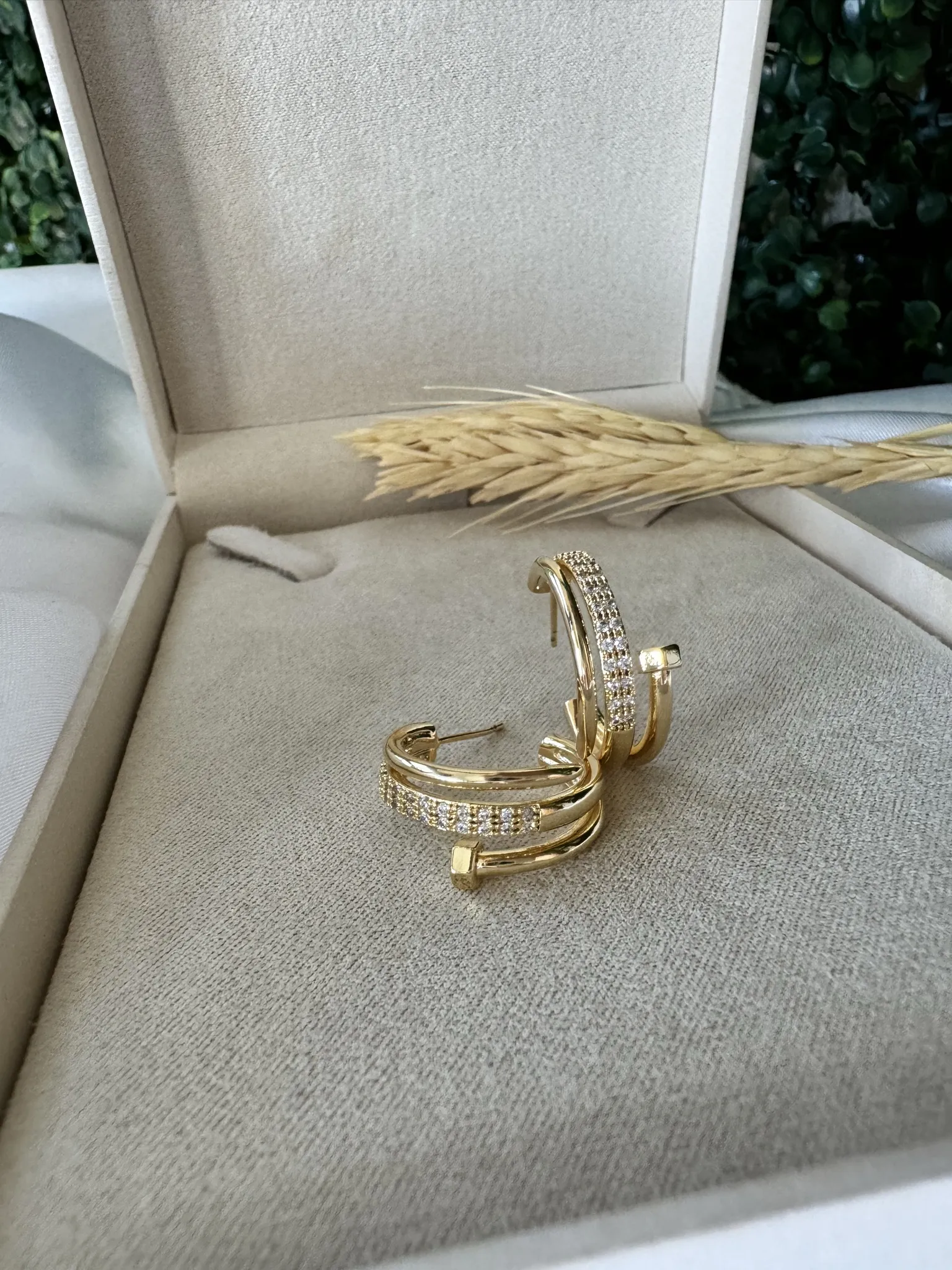 Argola Prego inspiração Joia - Banhado a Ouro 18K