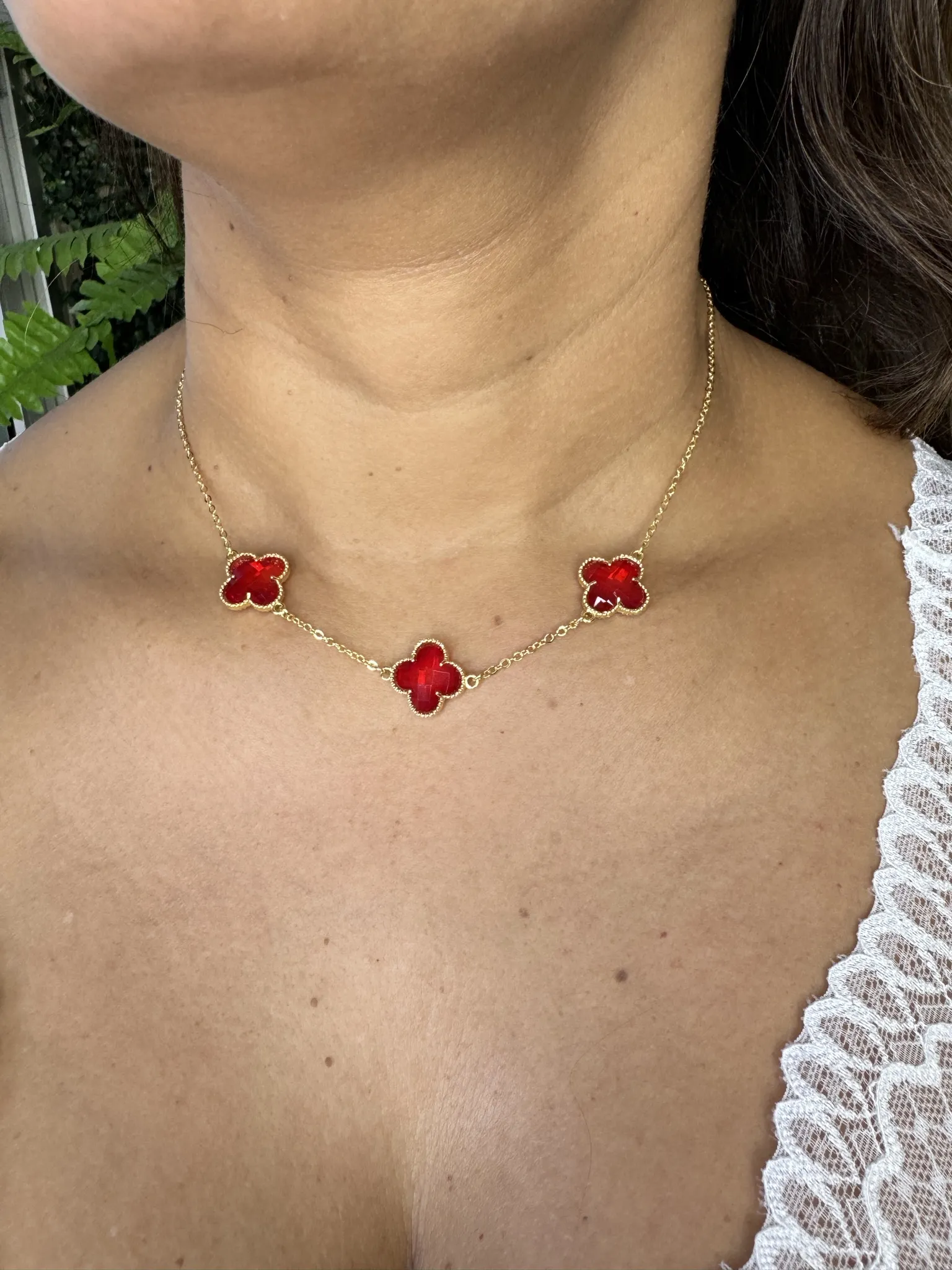 Choker Trevo Vermelho Inspiração Joia - Banhado a Ouro 18K