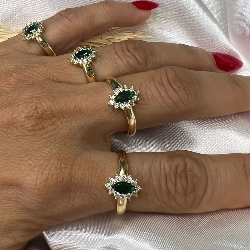 Anel Formatura Pedra Verde e Cravejado Zircônias (unidade)- Banhado a Ouro 18K