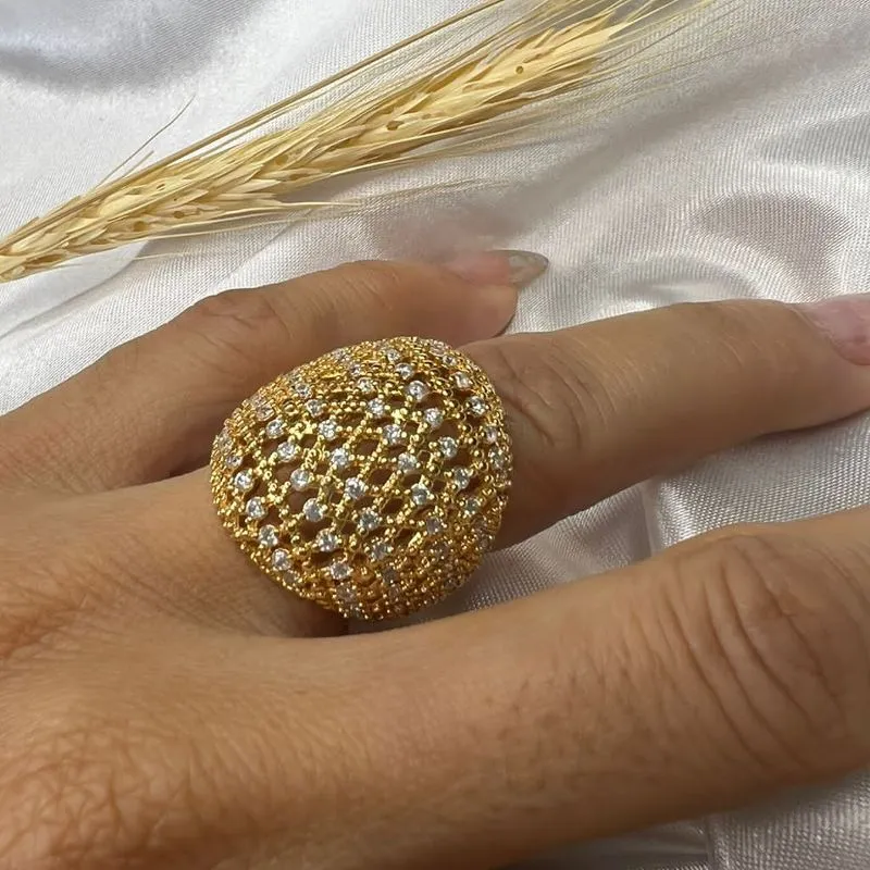 Anel Oval com Zircônias Detalhe Vazado - Banhado a Ouro 18K