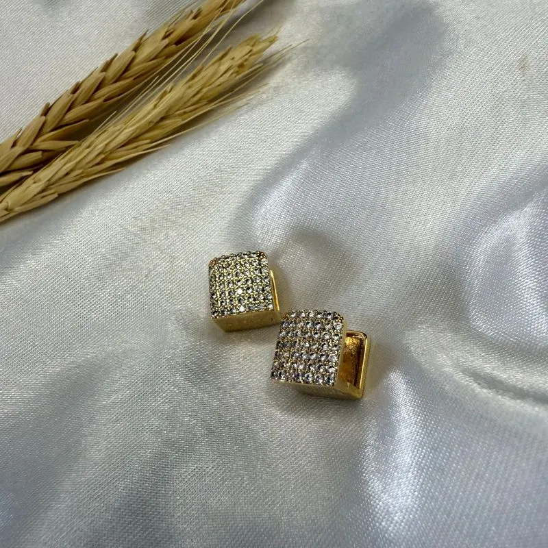 Argola Cubo Cravejado Microzircônias - Banhado a Ouro 18K