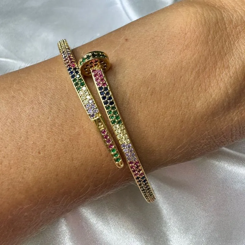 Bracelete Inspiração Prego Cravejado com Zircônias Coloridas - Banhado a Ouro 18k