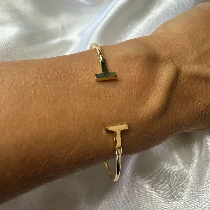 Bracelete T Aberto Liso Inspiração Jóia - Banhado a Ouro 18K