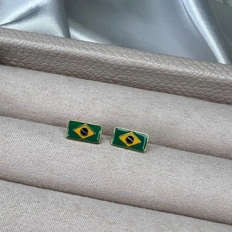 Brinco Pequeno Bandeira do Brasil Resinado - Banhado a Ouro 18K