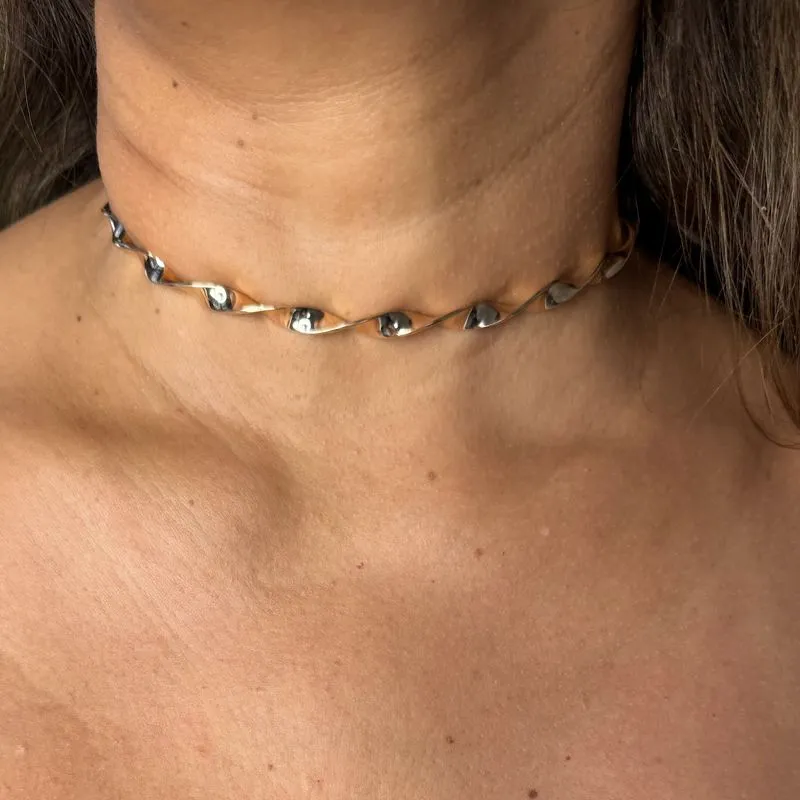 Choker Aro Torcido Ajustável- Banhado a Ouro 18K