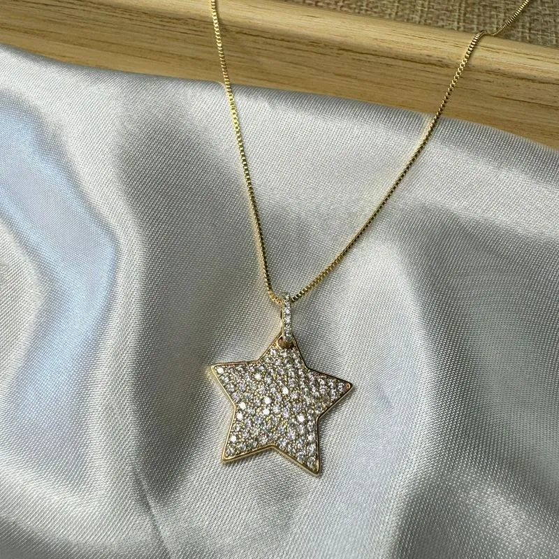 Colar de Estrela todo Cravejado com Zircônias - Banhado a Ouro 18K