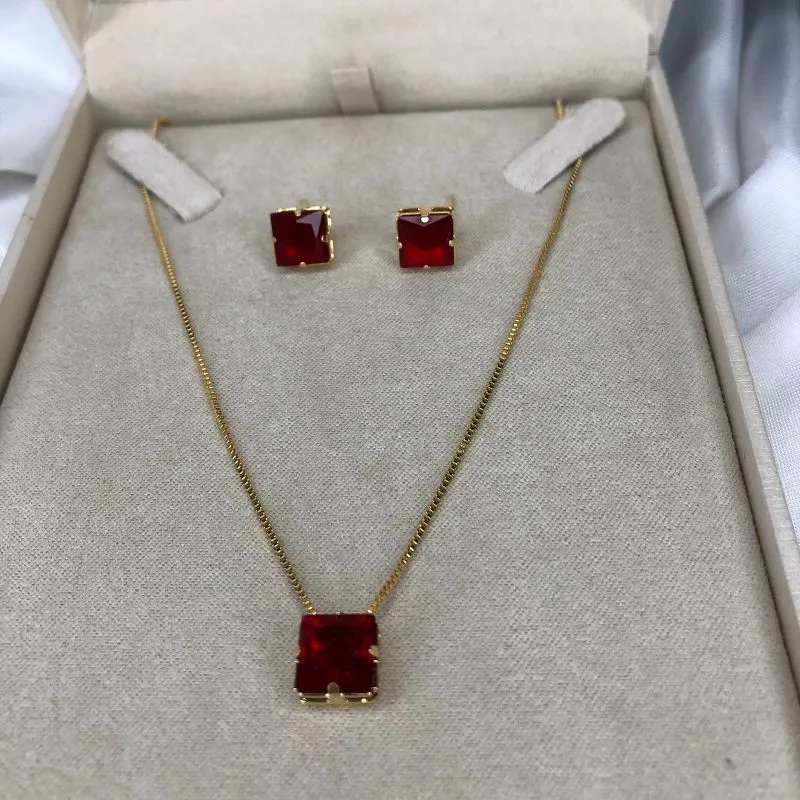 Conjunto Colar e Brinco Quadrado Cristal Vermelho - Banhado a Ouro 18K