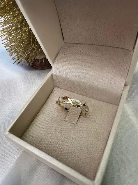 Anel Entrelaçado com Cravejado de Microzircônias - Banhado a Ouro 18K