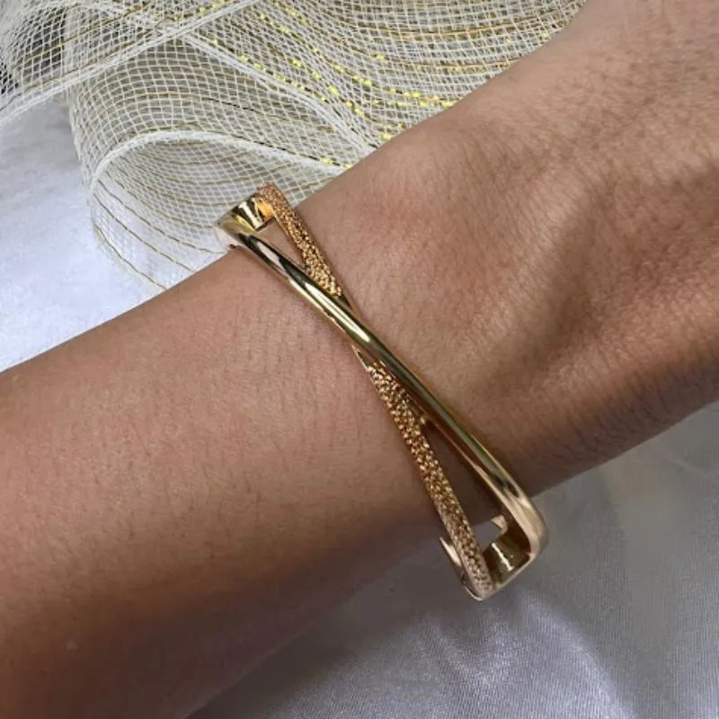 Bracelete Entrelaçado Liso e Textura - Banhado a Ouro 18K