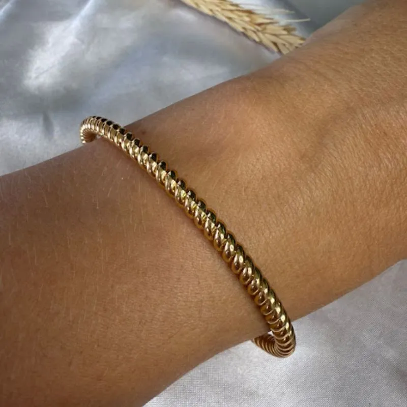 Bracelete Torcido Minimalista - Banhado a Ouro 18K