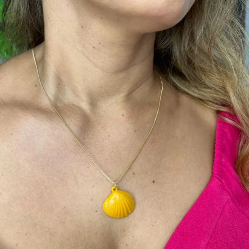 Colar Longo Pingente Concha Amarelo - Banhado a Ouro 18K